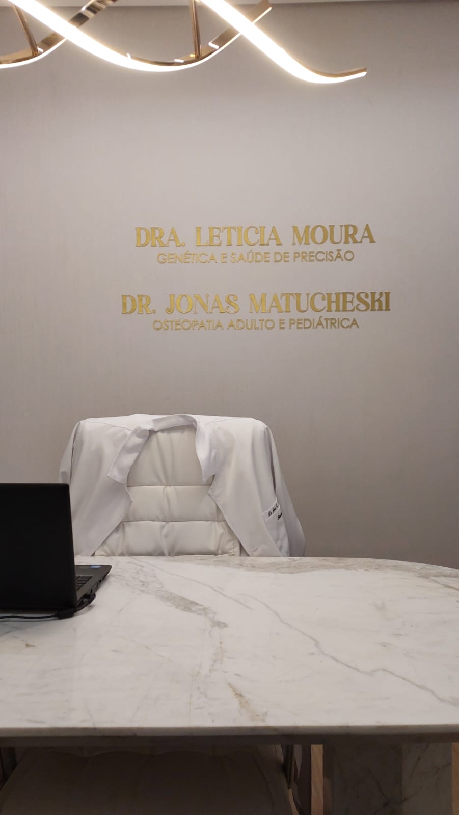 Avaliação fisioterapêutica no studio do Dr. Jonas em São José dos Pinhais